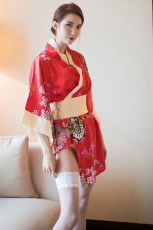 年轻的女教师在线