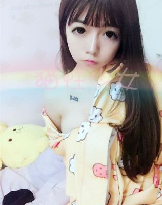 恐龙星的比基尼女孩